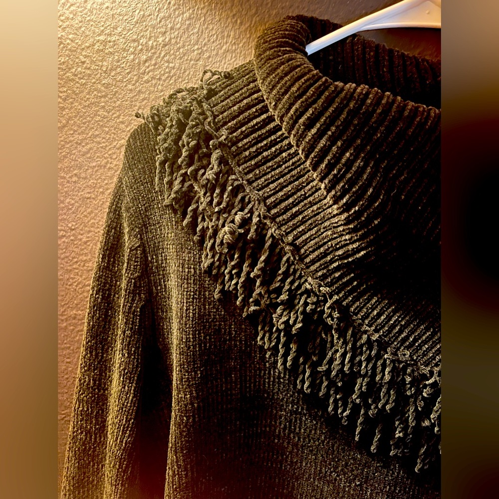 Black Fringe Collar Sweater Size Medium
